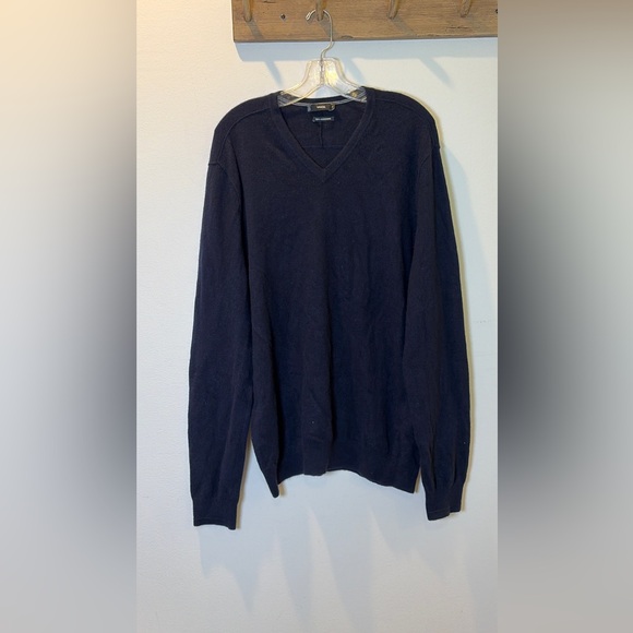 VINCE V NECK 100% Cashmere Men’s Sweater SIZE XL in NAVY $320 - Picture 1 of 7